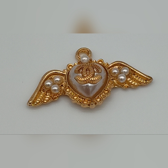 CHANEL A19V 2019 Cruise Winged CC Pearl Heart Charm Pendant Pull Gold France